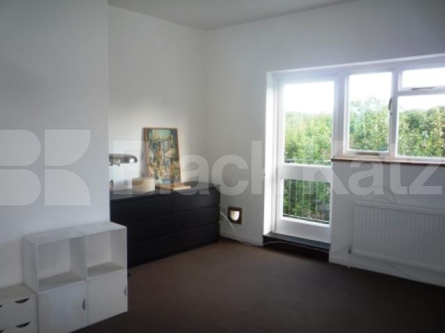 			MUST SEE!, 1 Bedroom, 1 bath, 1 reception Flat			 Donovan Avenue, MUSWELL HILL N10